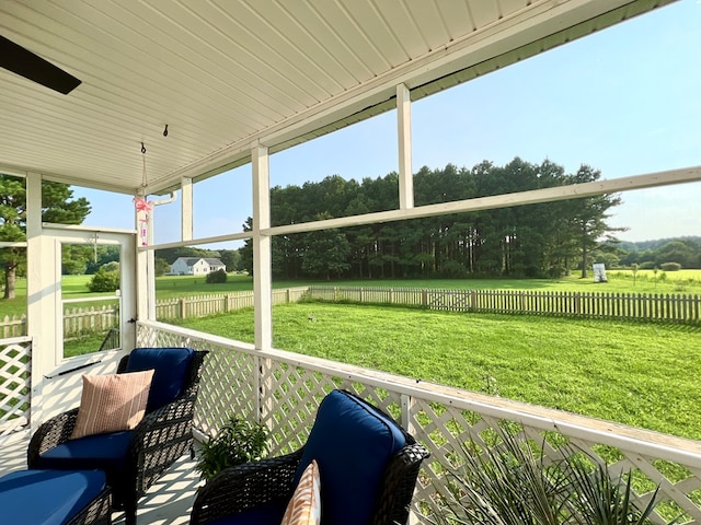 sunroom / solarium with ceiling fan