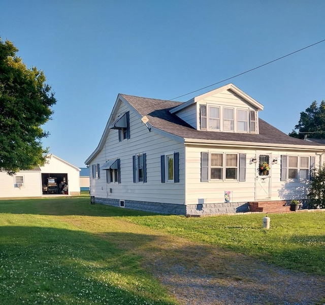 view of front of property with a front lawn