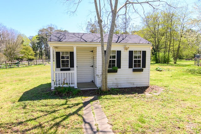 view of outdoor structure with an outdoor structure and fence