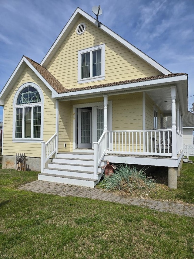 view of front of house featuring a porch and a front yard