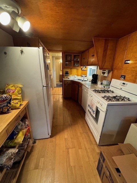 kitchen with white appliances, sink, wood ceiling, and light hardwood / wood-style flooring