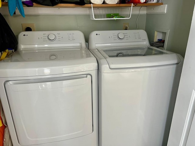 laundry area featuring washer and clothes dryer