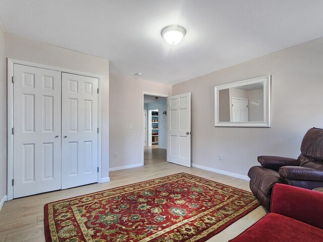 living area featuring light wood-style flooring and baseboards