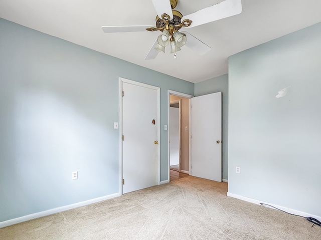 carpeted empty room featuring ceiling fan