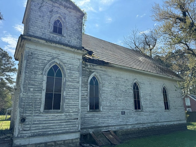 view of side of home