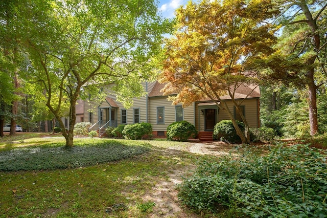 view of front of home with a front lawn