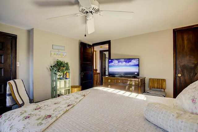 bedroom with ceiling fan