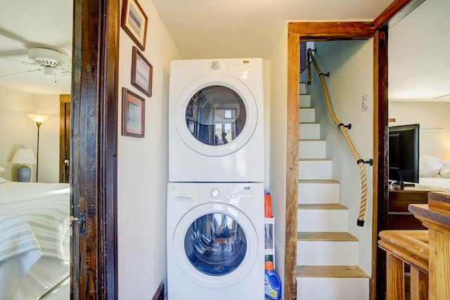 laundry area with ceiling fan and stacked washer and clothes dryer