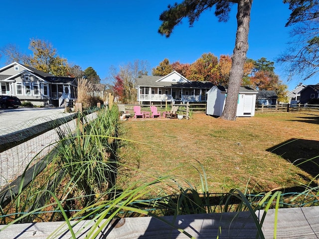 view of yard featuring a storage shed