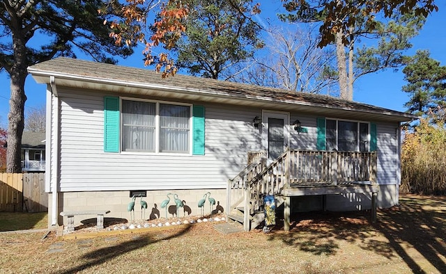 view of front facade featuring a front yard