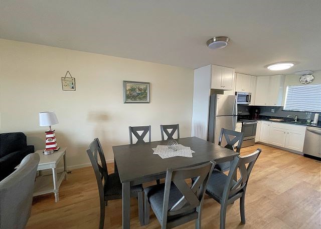 dining area featuring sink and light hardwood / wood-style flooring