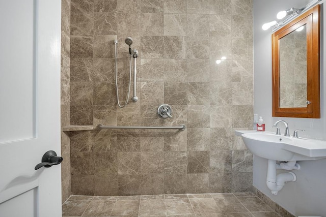 bathroom featuring a tile shower