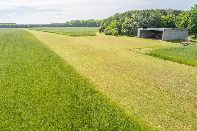 view of yard featuring a rural view and an outdoor structure