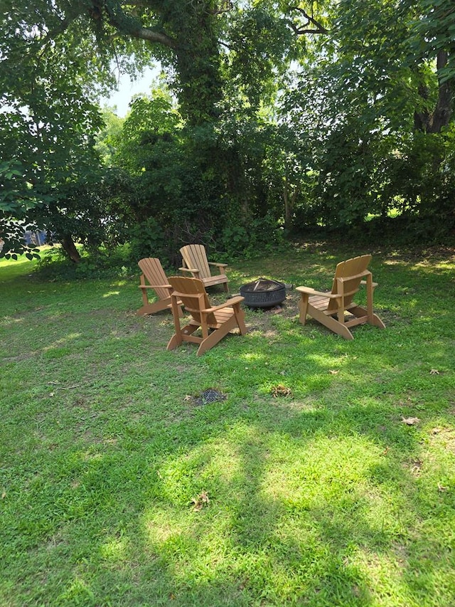 view of yard with a fire pit