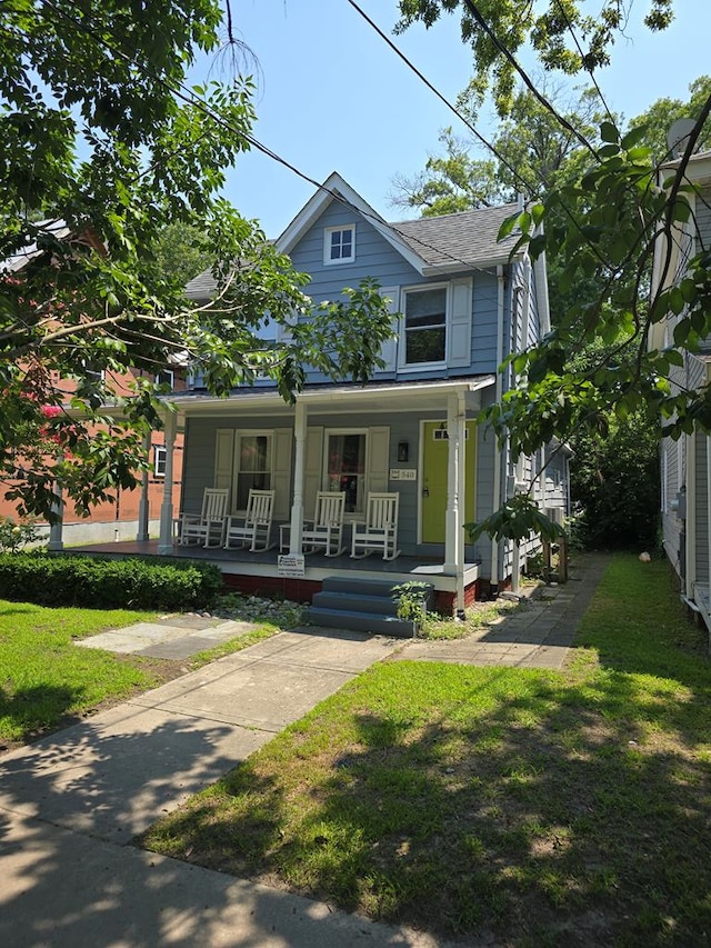 view of front of property with a front lawn and covered porch