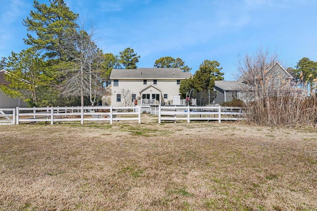 view of front of home featuring a front yard and fence