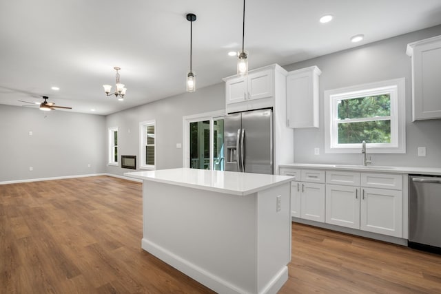 kitchen featuring a sink, a kitchen island, stainless steel appliances, and recessed lighting