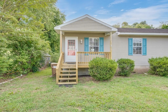 view of front of house featuring a porch and a front lawn