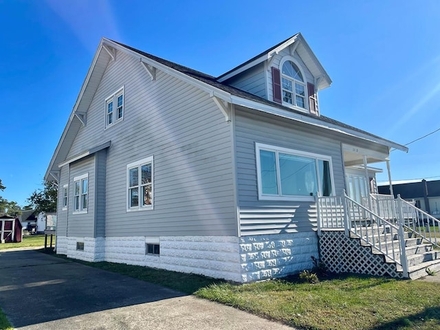 view of front of house with covered porch