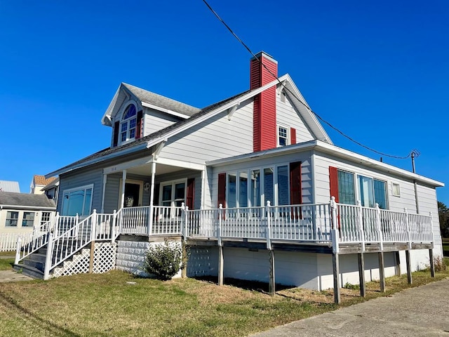 view of front of property with a front yard and a porch