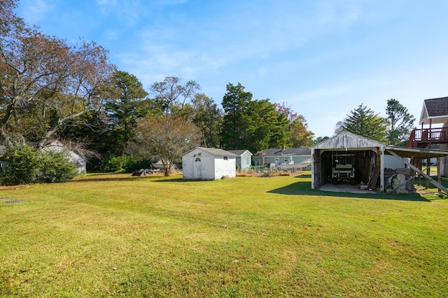 view of yard with a storage unit