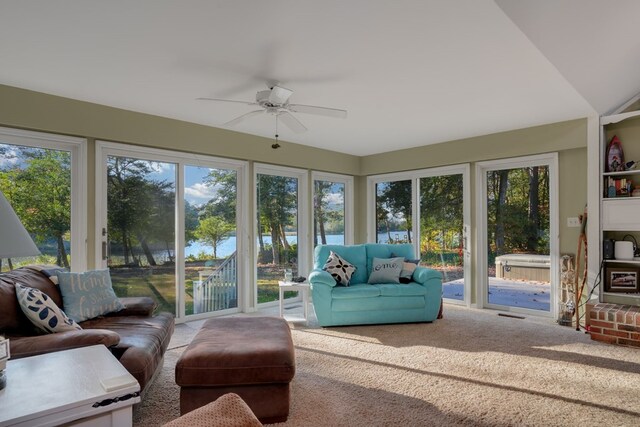 sunroom with ceiling fan