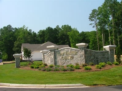 community / neighborhood sign with a lawn