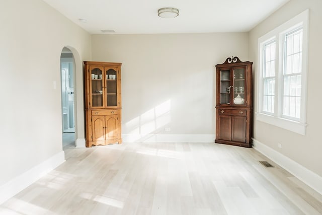 unfurnished room featuring light hardwood / wood-style flooring