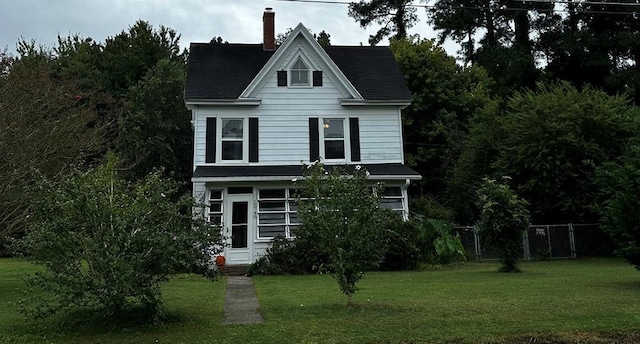 view of front of property with a front lawn