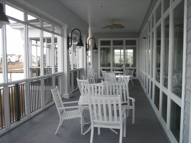 sunroom featuring ceiling fan