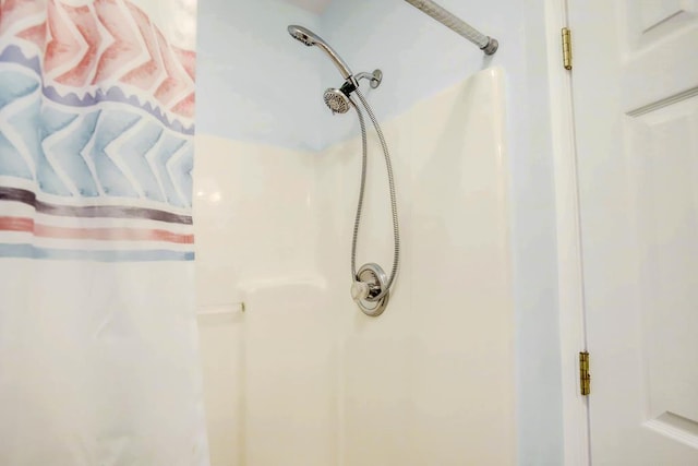 room details featuring curtained shower