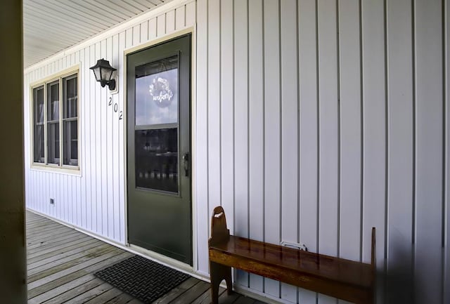 entrance to property featuring a porch