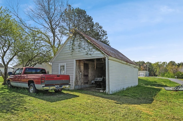 view of outdoor structure featuring an outdoor structure