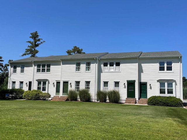 view of front facade with a front lawn