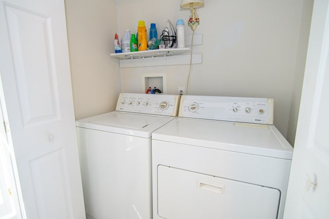 15259 Russell Dr, Onancock, VA 23417 - laundry area with washing machine and clothes dryer