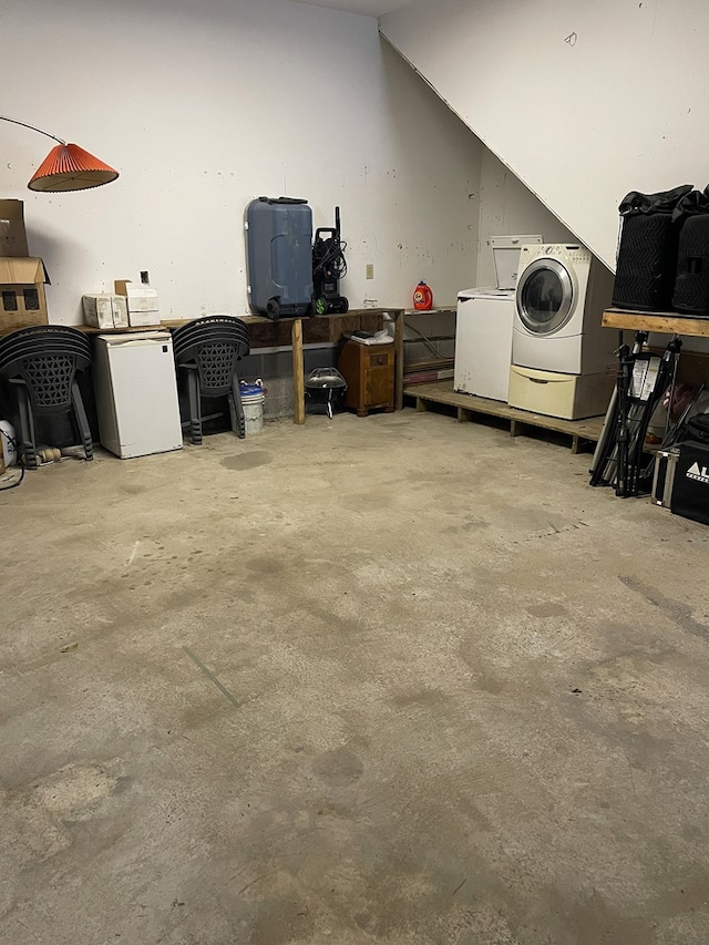 garage with refrigerator and washer / dryer