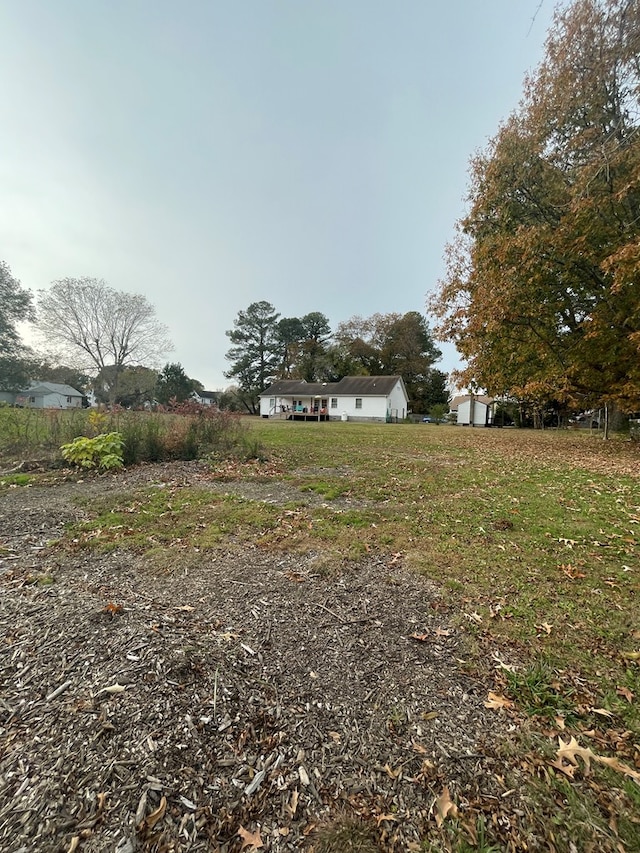 view of yard featuring a rural view