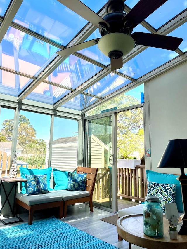 sunroom featuring ceiling fan