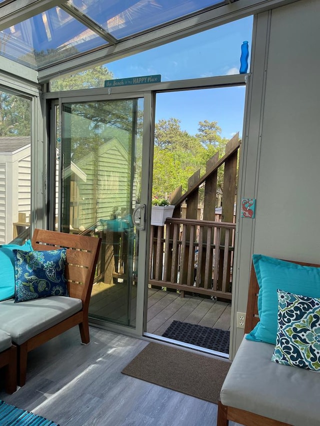 sunroom with vaulted ceiling