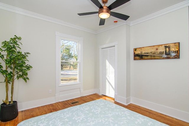 interior space featuring hardwood / wood-style floors, ceiling fan, and ornamental molding