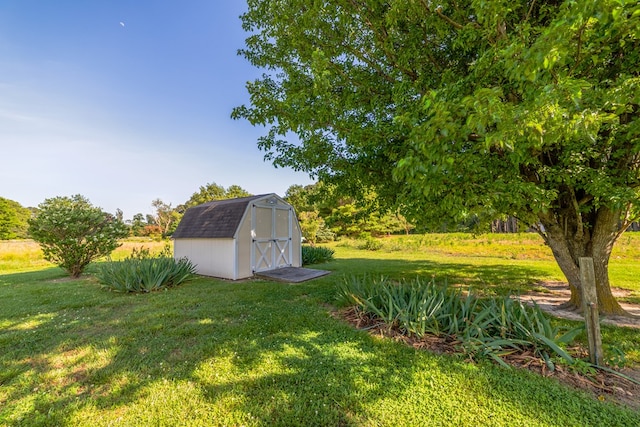view of yard featuring an outbuilding and a shed