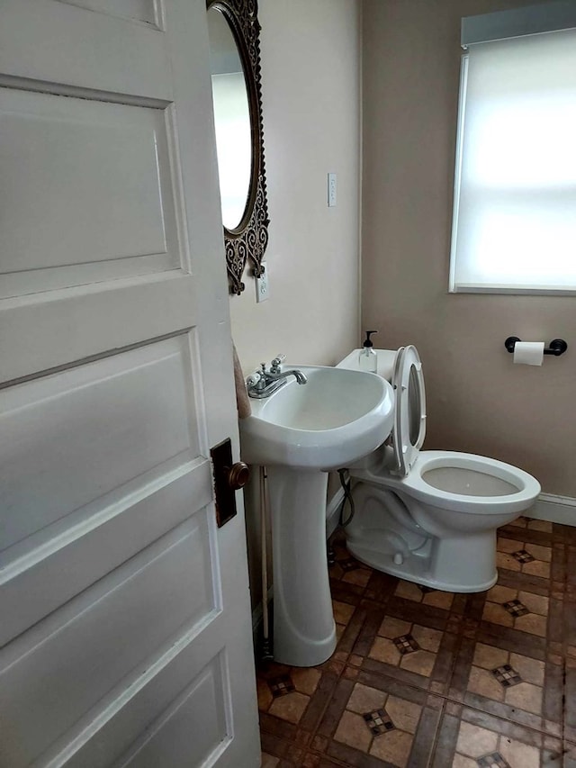 bathroom featuring toilet