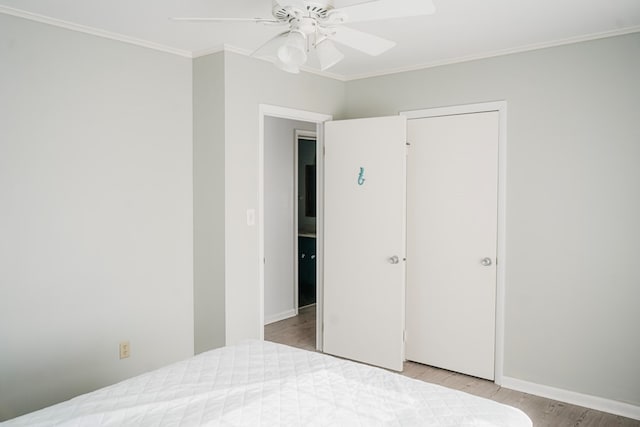 bedroom with ceiling fan, light hardwood / wood-style floors, and ornamental molding