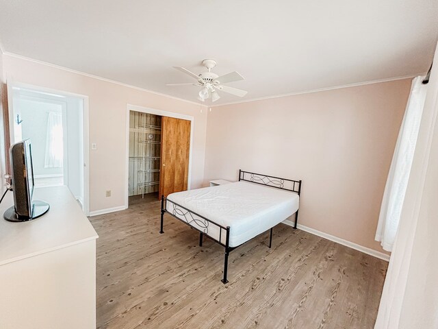 bedroom with ceiling fan, ornamental molding, and light hardwood / wood-style flooring