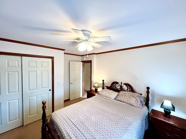 bedroom with ceiling fan, ornamental molding, and a closet