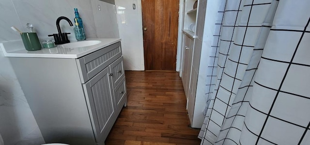 10117 Pine Ave, Nassawadox, VA 23413 - full bath with tile walls, curtained shower, backsplash, vanity, and wood finished floors