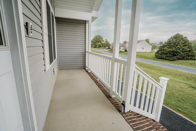 balcony featuring covered porch