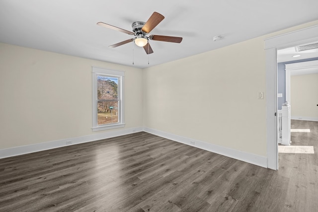 unfurnished room with dark wood-type flooring and ceiling fan