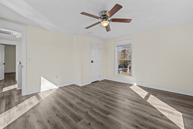 unfurnished room featuring dark wood-type flooring and ceiling fan