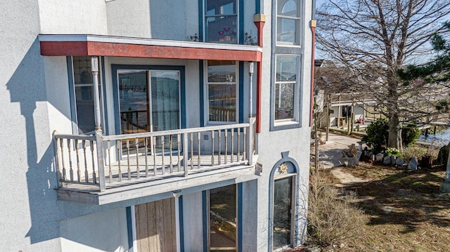 3481 Main St, Chincoteague, VA 23336 - entrance to property with a balcony and stucco siding